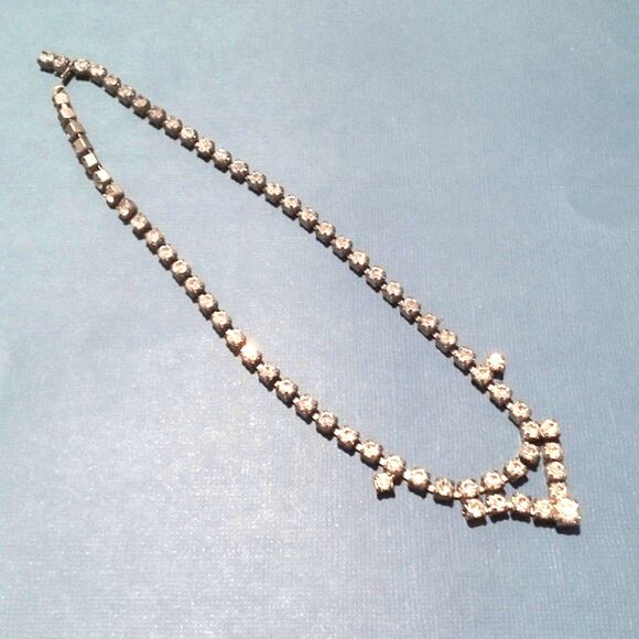 Vintage Delicate Prong Set Clear Rhinestone Choker Mid Century Necklace - Picture 4 of 6